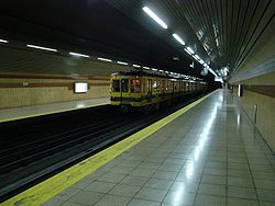 Vista de la estación Emilio Mitre de la línea E