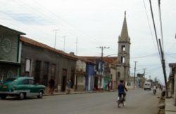 Vista de la Calle Calzada en la ciudad de Cárdenas