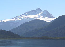 Cerro tronador desde lago mascardi 01b.jpg