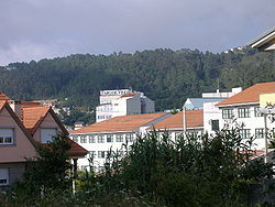Vista de Chapela, con la factoría de Faro de Vigo en el centro