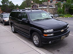 Chevrolet Suburban 2004 2.jpg
