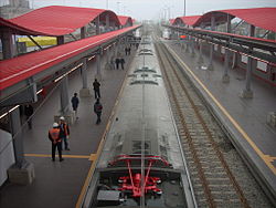 Estacion Villa el Salvador con tren estacionado.jpg