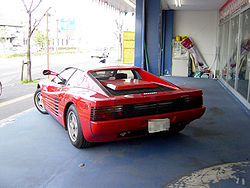 Vista posterior del Ferrari Testarossa.