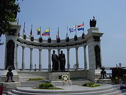 Guayaquil LaRotonda Bolivar SanMartin.JPG