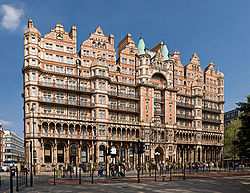 Hotel Russell on Russell Square, London - April 2007.jpg