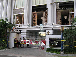 Jakarta Ritz-Carlton bomb damage 2009.jpg