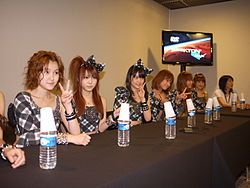 Japan Expo 2010 - Morning Musume - Conférence Presse - Day1 - P1440324.jpg