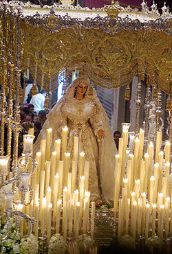 La Virgen del Rocío en su trono.jpg
