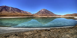 Laguna Verde en Bolivia.jpg