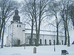 Laholms kyrka med snö.jpg