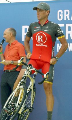 Lance Armstrong Tour 2010 team presentation.jpg