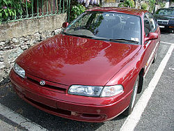 Un automóvil Mazda 626 conocido como Matsuri modelo 1997