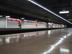 Metro Barcelona station Bellvitge L1.JPG