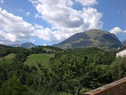 Montefortino, veduta sul Monte Sibilla.JPG