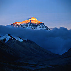 Mount Everest (topgold).jpg