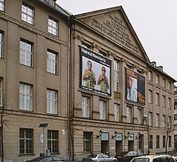 Museum fuer fotografie berlin landwehrkasino dec 2004.jpg