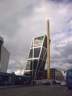 Obelisco de la Caja-Plaza de Castilla.jpg