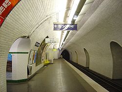 Paris Metro Louis Blanc dsc00848.jpg