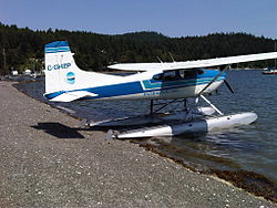 Cessna 185 «Skywagon» de Pat Bay Air (C-GHZP)(flotadores).