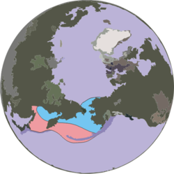Área de distribución en verano (azul) y distribución máxima (rosa)