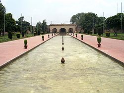 Shalamar Garden July 14 2005-South wall pavilion with fountains.jpg