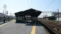 Shiga Takamiya Station platform1.jpg