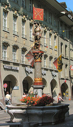 Suisse 2005 Berne fontaine arquebusier.jpg