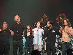 Tarja Turunen cantando en el Estadio Obras en Buenos Aires, Argentina, el 6 de Septiembre de 2008.