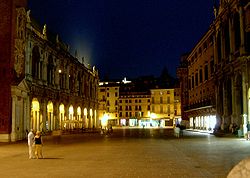 Vicenza-di notte.jpg
