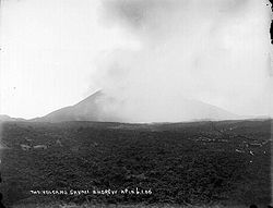 Volcano,Savaii.(.Photographer’s.Title).Andrew.Thomas 1906.jpg