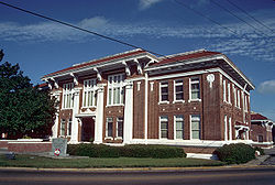 Walthall County Mississippi Courthouse.jpg