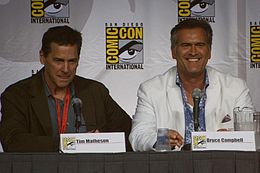 Tim Matheson (izquierda) con el actor y director Bruce Campbell.