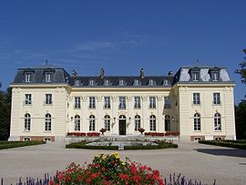 Béhoust Château1.JPG