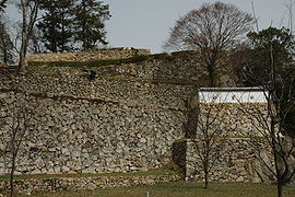 Muros del Castillo Bitchū Matsuyama, de estilo ranzumi.