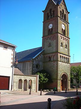 Boucheporn - façades église et ossuaire.JPG