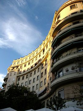 Edifici de la plaça Xúquer de València.JPG