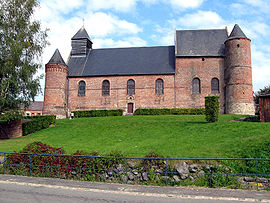 Esquéhéries église fortifiée 1.jpg