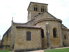Iguerande (Saône-et-Loire), l'église avec son chevet.JPG