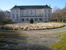 Lavilletertre-chateau-facade-est.jpg