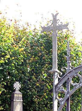 Morgny-en-Tiérache monument-aux-morts et grille du cimetière 1.jpg