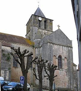 Notre Dame et Saint-Junien de Lusignan.jpg