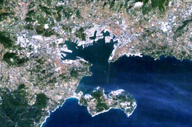 Toulon 5.91420E 43.10085 Landsat7.png