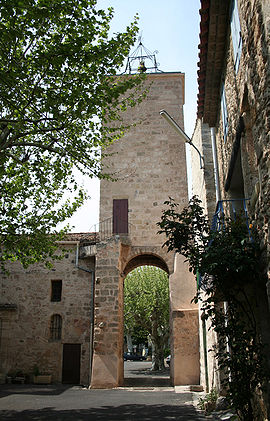 Usclas-d'Herault-Tour-clocher-porte.jpg