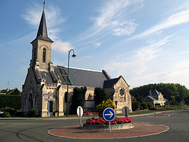 Vézaponin rondpoint église 1.jpg