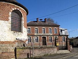Warloy-Baillon mairie et chevet église 1.jpg