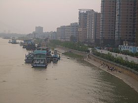 0277-Wuhan-Hanjiang-wharfs-and-swimmers.jpg