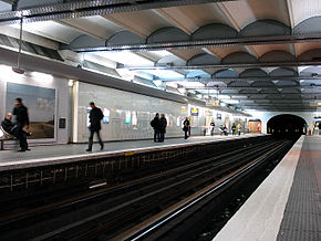 Metro Paris - Ligne 1 - station Champs-Elysees - Clemenceau 01.jpg
