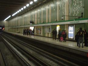 Metro Parque Bustamante.jpg