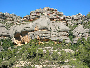 Formaciones rocosas características de la vertiente norte del Montsant