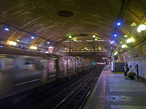 168th Street subway platform.jpg